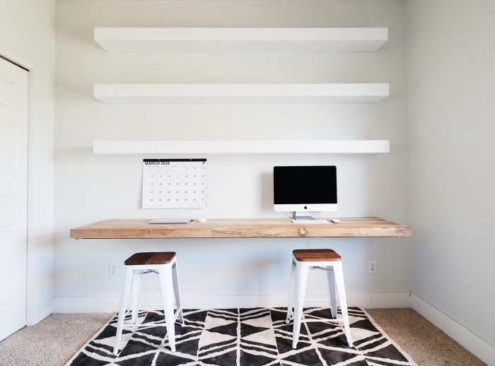 How to decorate floating shelves in office